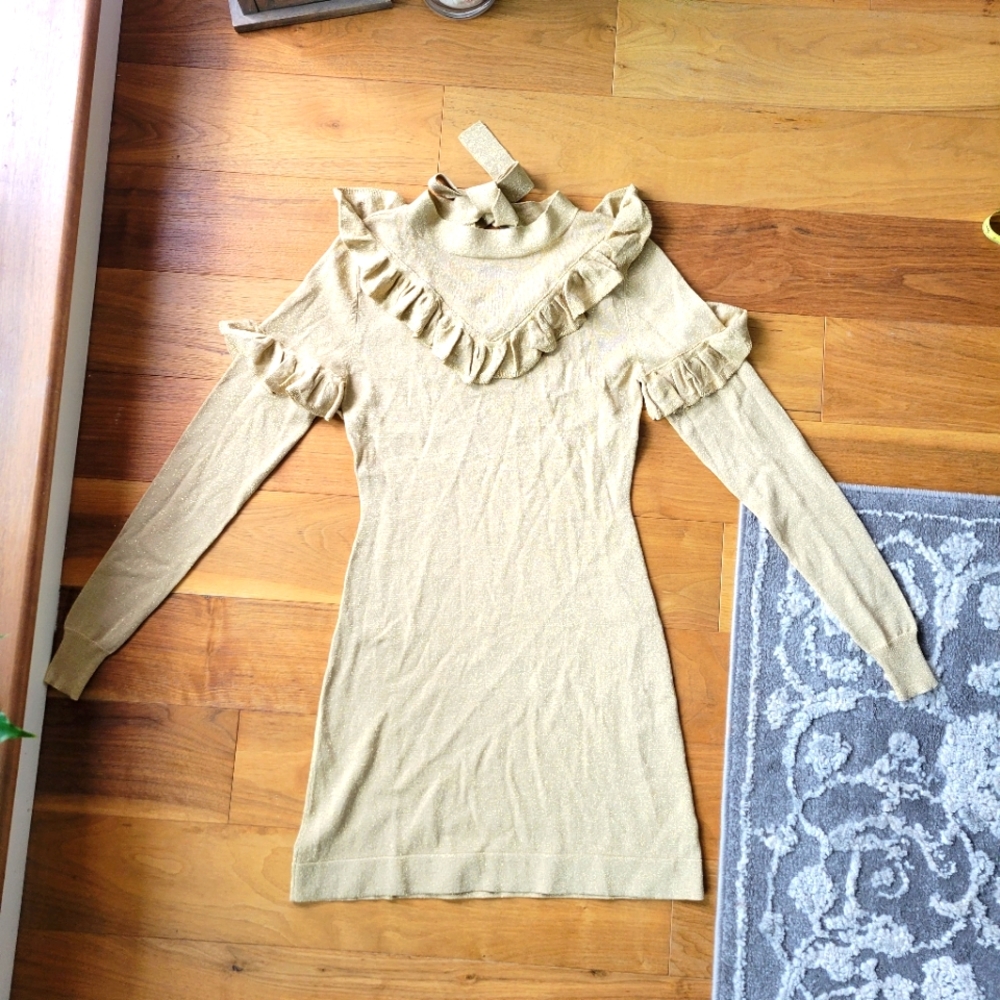 Gold color long sleeves 👗